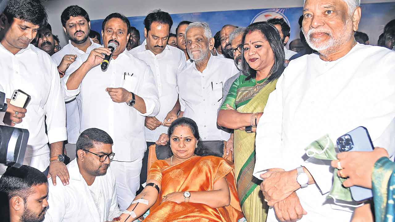 ఉద్యమ స్ఫూర్తితో రక్తదానం