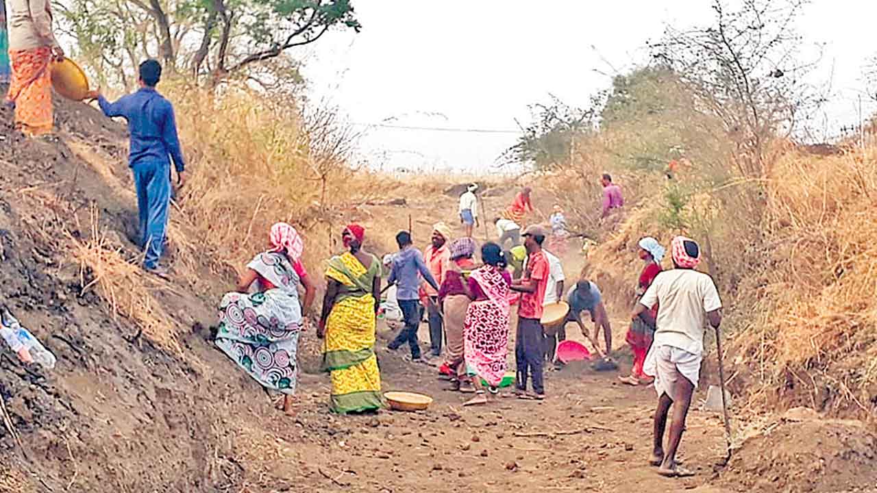 ‘ఉపాధి’కి తనిఖీల దెబ్బ