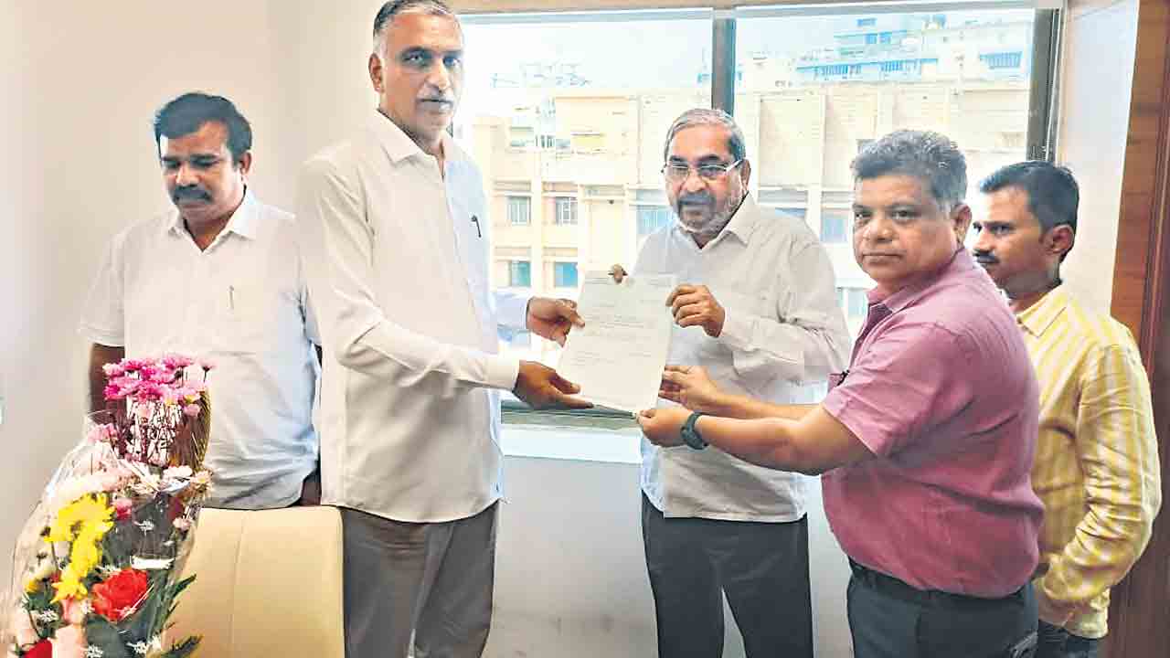 హెల్త్‌కార్డు సమస్యలపై త్వరలో భేటీ