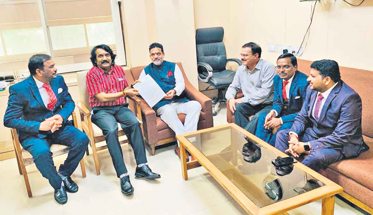 బీసీ రిజర్వేషన్లపై సమగ్ర చర్చలు