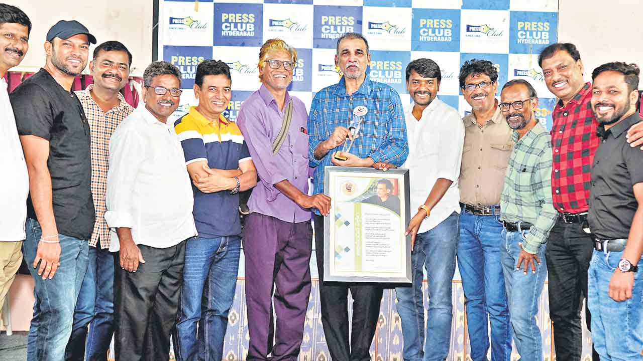 కార్టూనిస్టు సురేంద్రకు శేఖర్‌ స్మారక అవార్డు