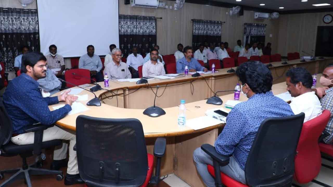 భూసేకరణ చట్టం ప్రకారమే పరిహారం