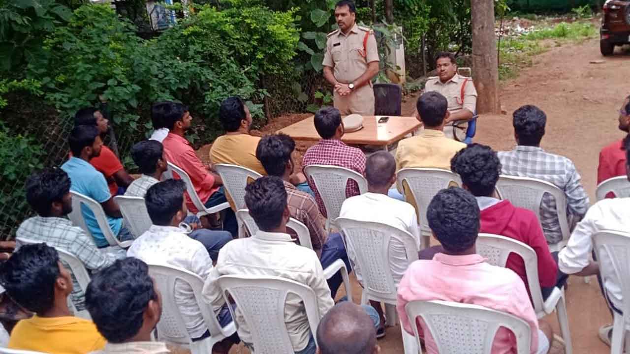 శాంతియుతంగా నిర్వహించుకోవాలి