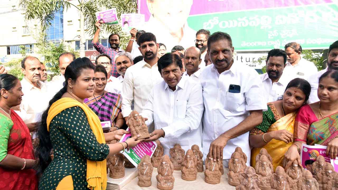 మట్టి గణపతులనే పూజిద్దాం