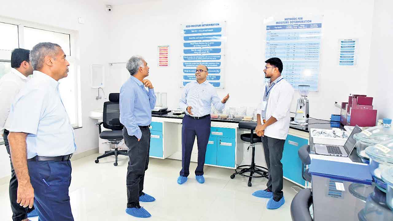 తెలంగాణ సీడ్‌ టెస్టింగ్‌ ల్యాబ్‌ అద్భుతం