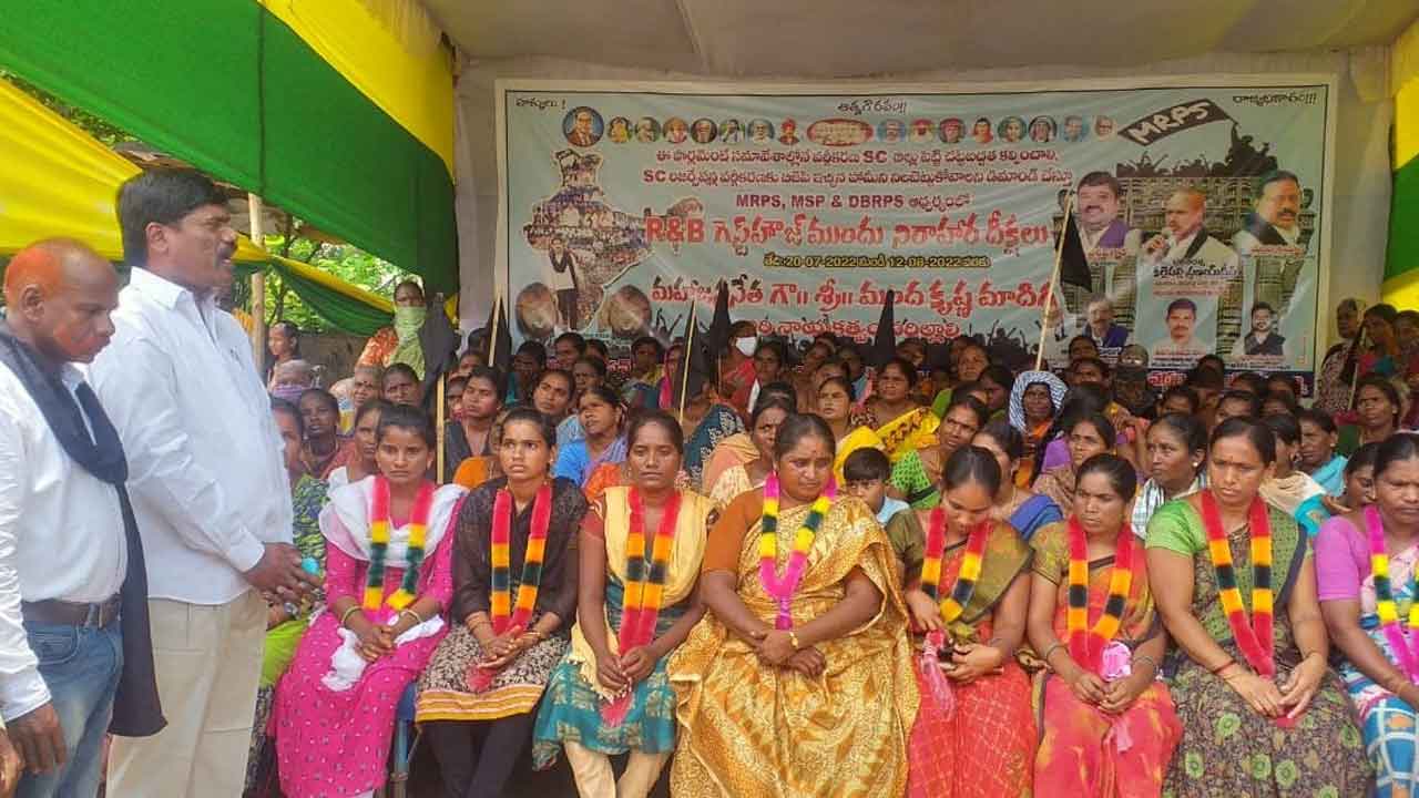 యువత పట్టుదలతో చదవాలి