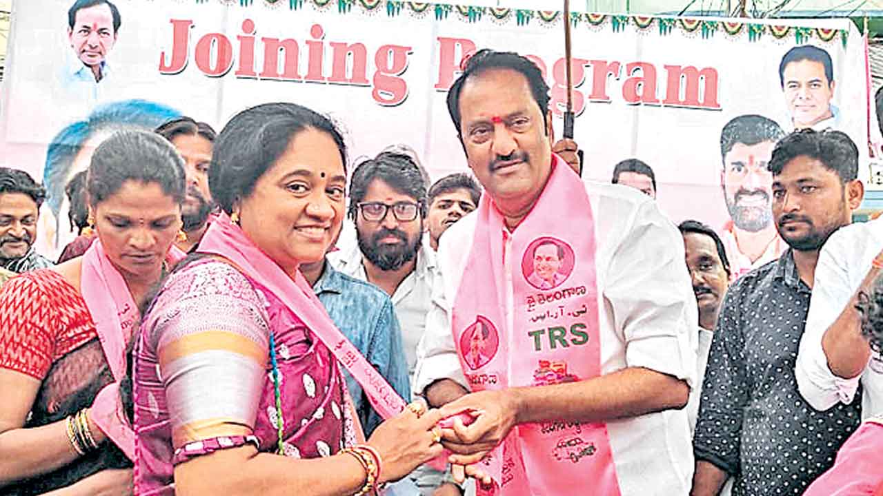 మహిళా సంక్షేమానికి పెద్దపీట