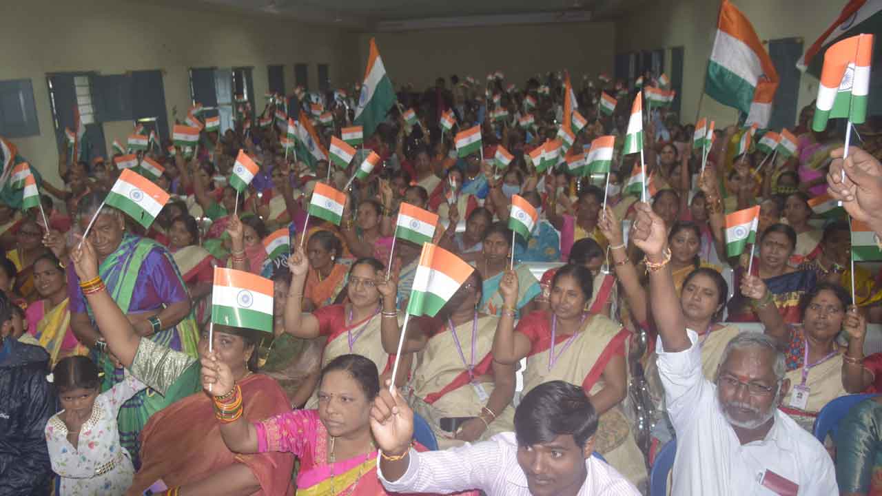 ఇంటింటికీ మువ్వన్నెల జెండా