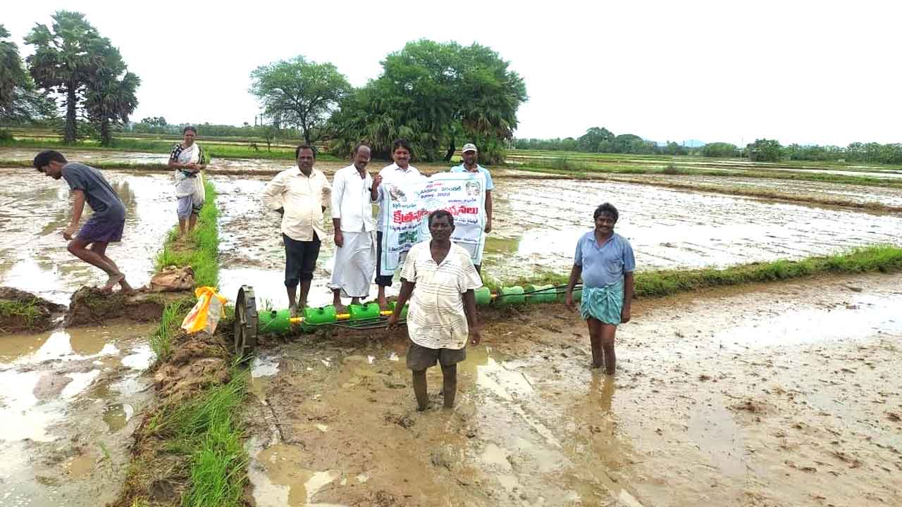 డ్రమ్‌సీడర్‌తో వ్యవ‘సాయం’
