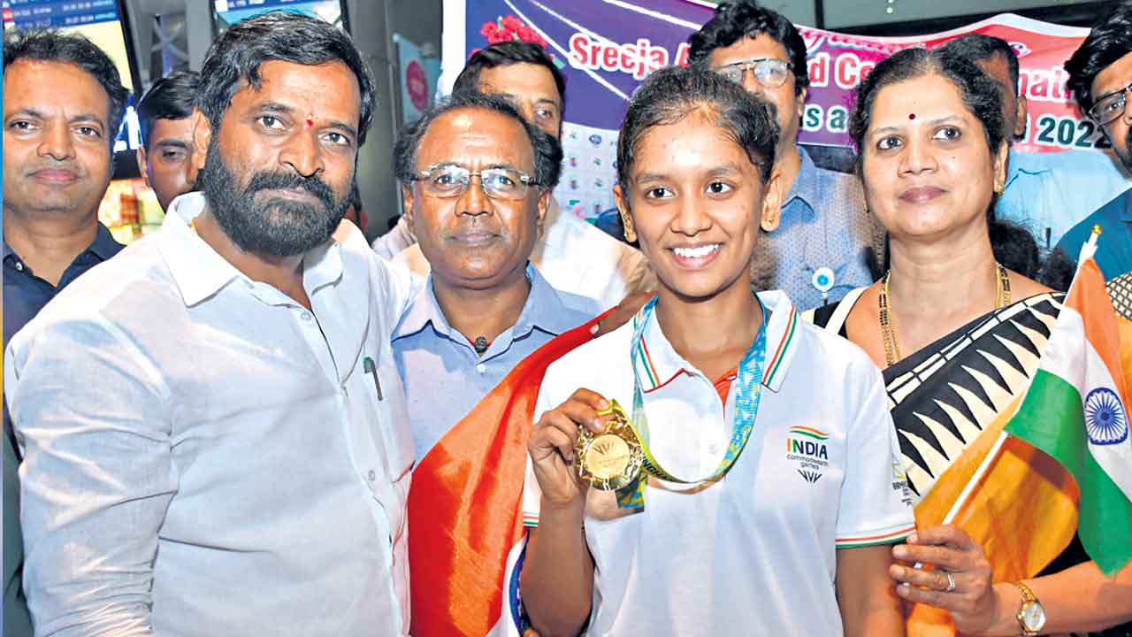 పతక విజేతలకు ఘన స్వాగతం