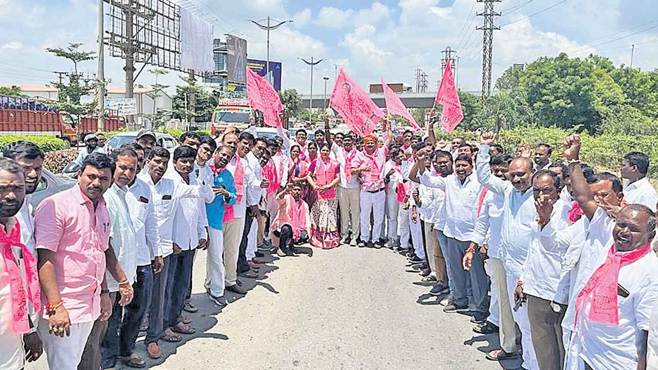 సీఎం సభకు తరలిన గులాబీ శ్రేణులు