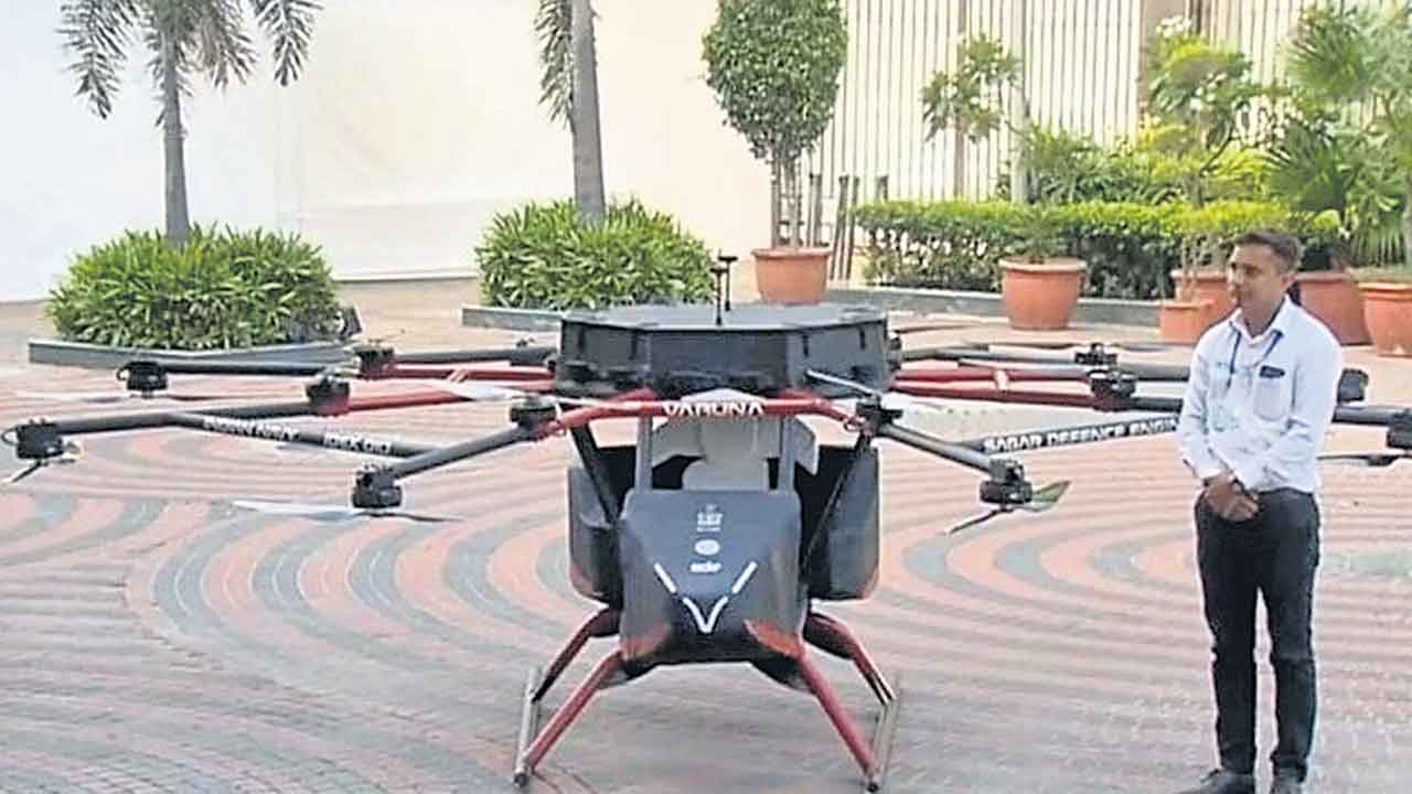దేశంలోనే తొలి ప్యాసింజర్‌ డ్రోన్‌.. వరుణ