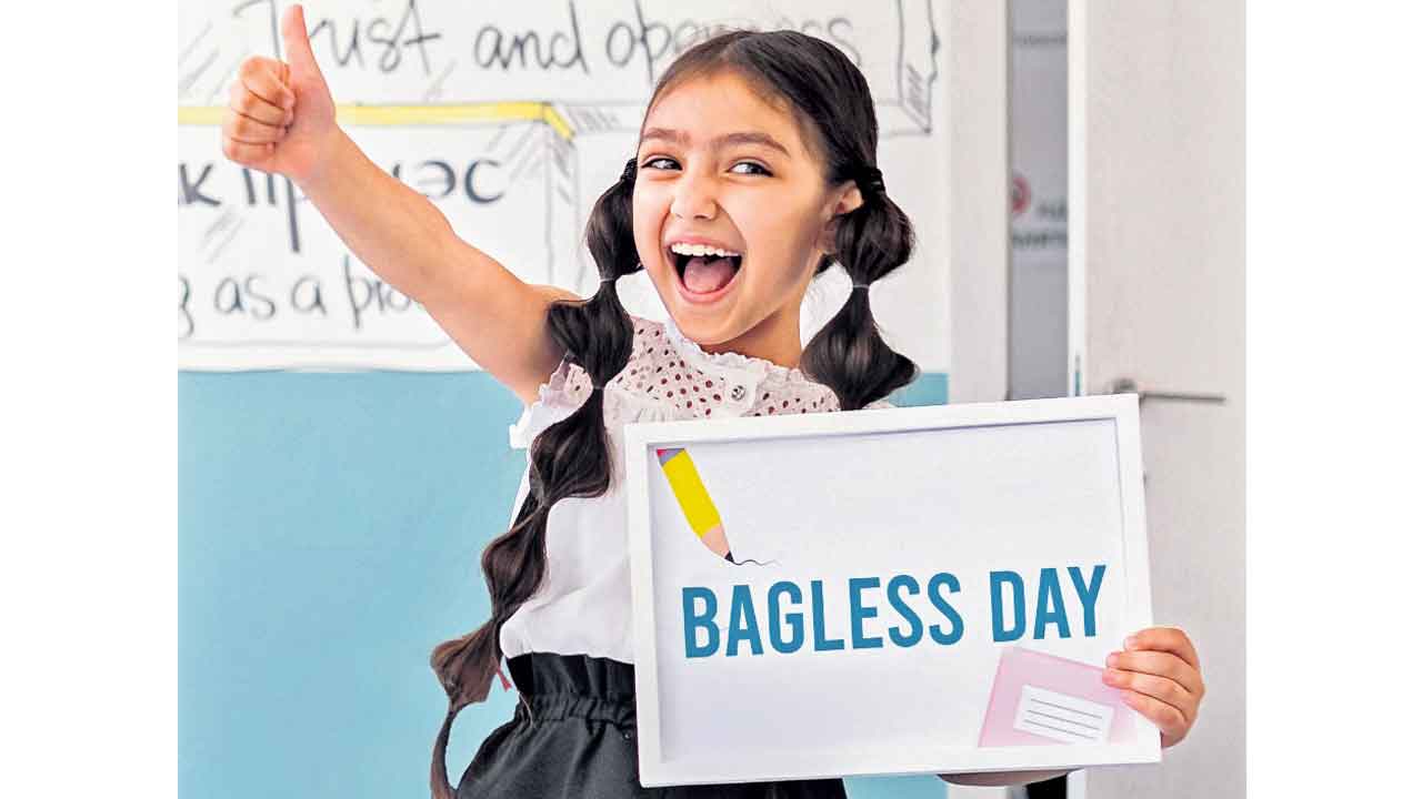 నెలకోసారి.. బ్యాగులు లేకుండా స్కూల్‌కు నెలలో ఒకరోజు బ్యాగు లేకుండా!