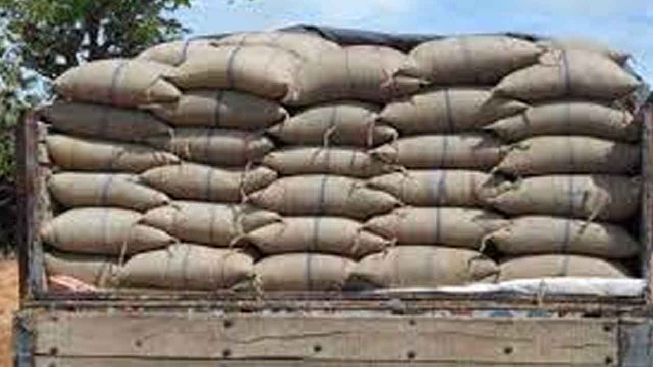 ఆదోనిలో రేషన్‌ బియ్యం.. అల్లూరి జిల్లాలో గంజాయి పట్టివేత