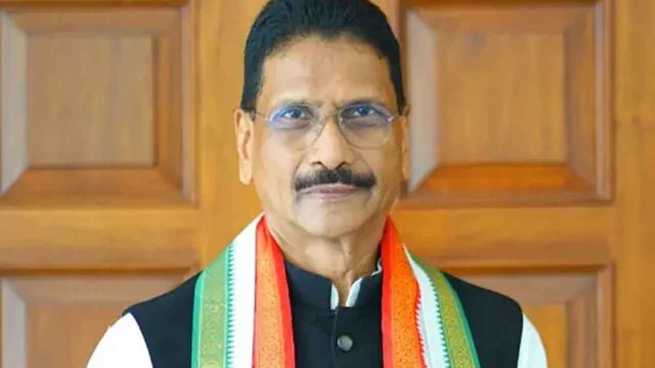 రేవంత్‌కు డబ్బులతో పదవి వచ్చింది!