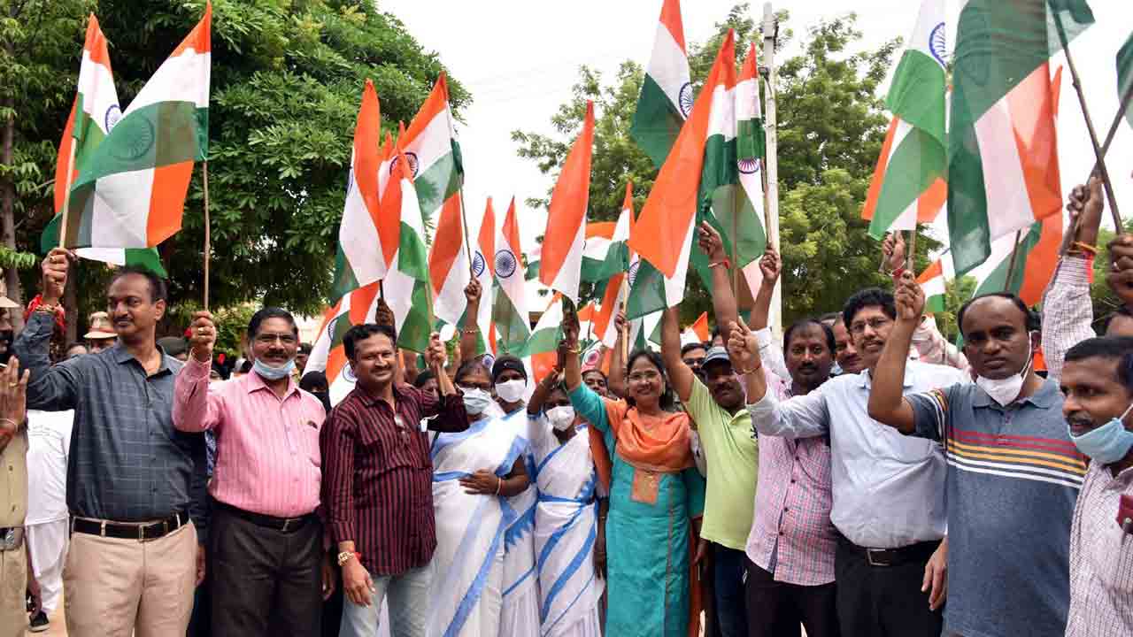 వజ్రోత్సవాలను విజయవంతం చేయాలి