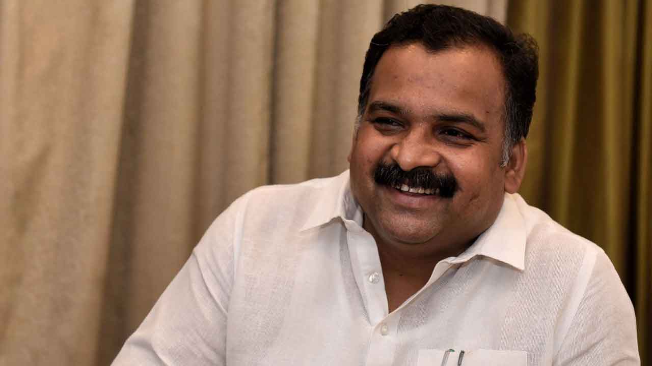 కాంగ్రెస్‌లో ఉంటూ బీజేపీ టికెట్‌కు పైరవీలా?