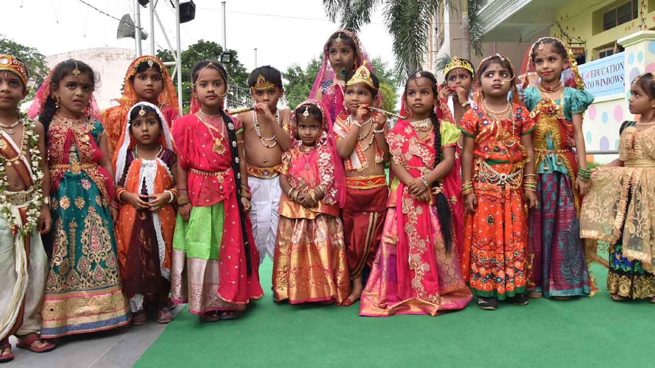 విద్యార్థుల్లో దైవభక్తిని పెంపొందించాలి