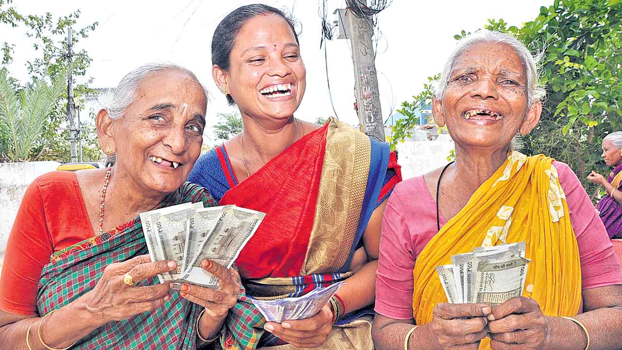 హర్‌ ఘర్‌ ఆసరా పింఛన్‌