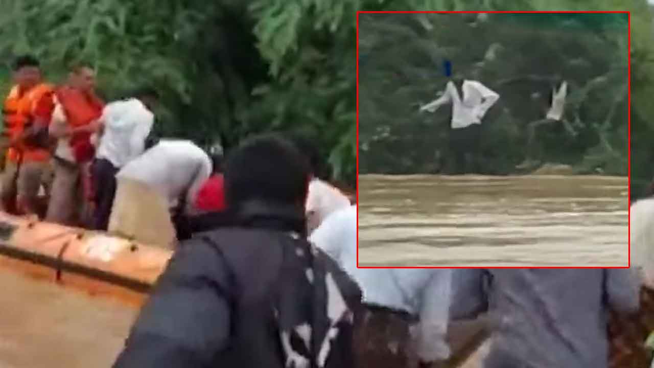 వాగులో చిక్కుకున్న గొర్రెల కాపార్లను కాపాడిన పోలీసులు