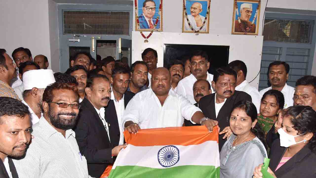 న్యాయవాదులకు అండగా ఉంటా