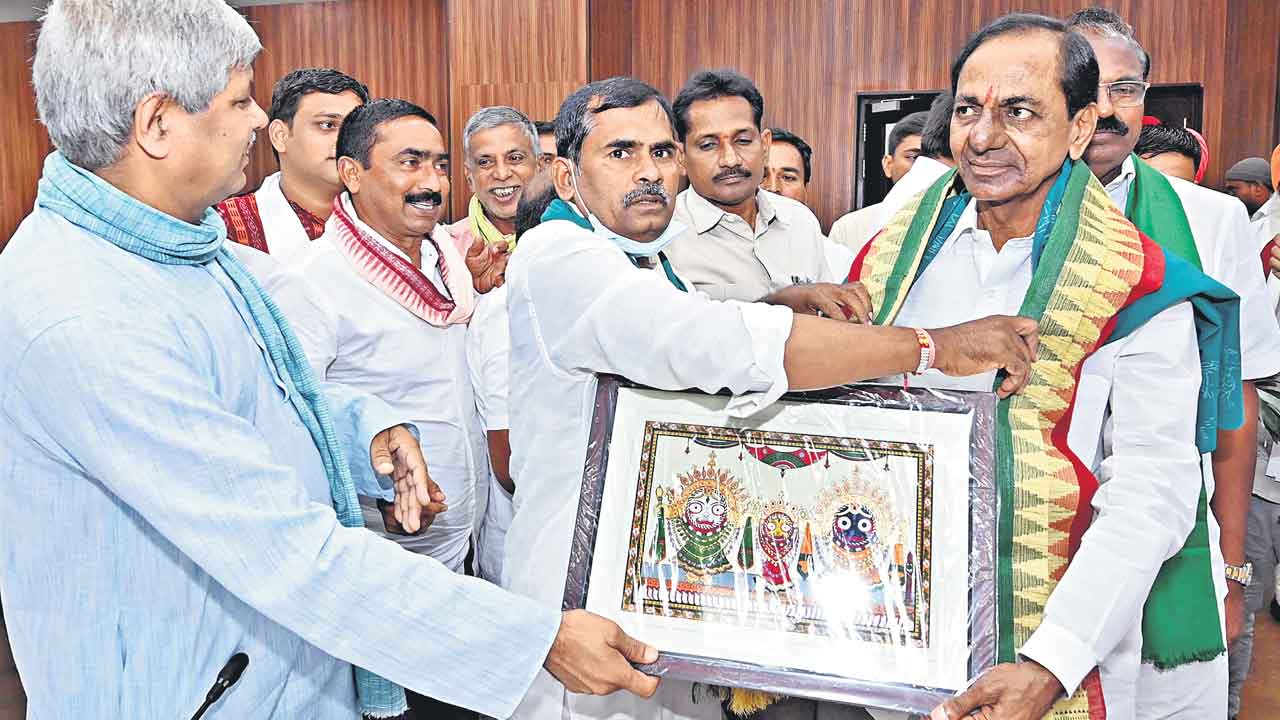 దేశంలోని రైతులంతా సంఘటితం కావాలి.. సీఎం కేసీఆర్‌ నాయకత్వం వహించాలి