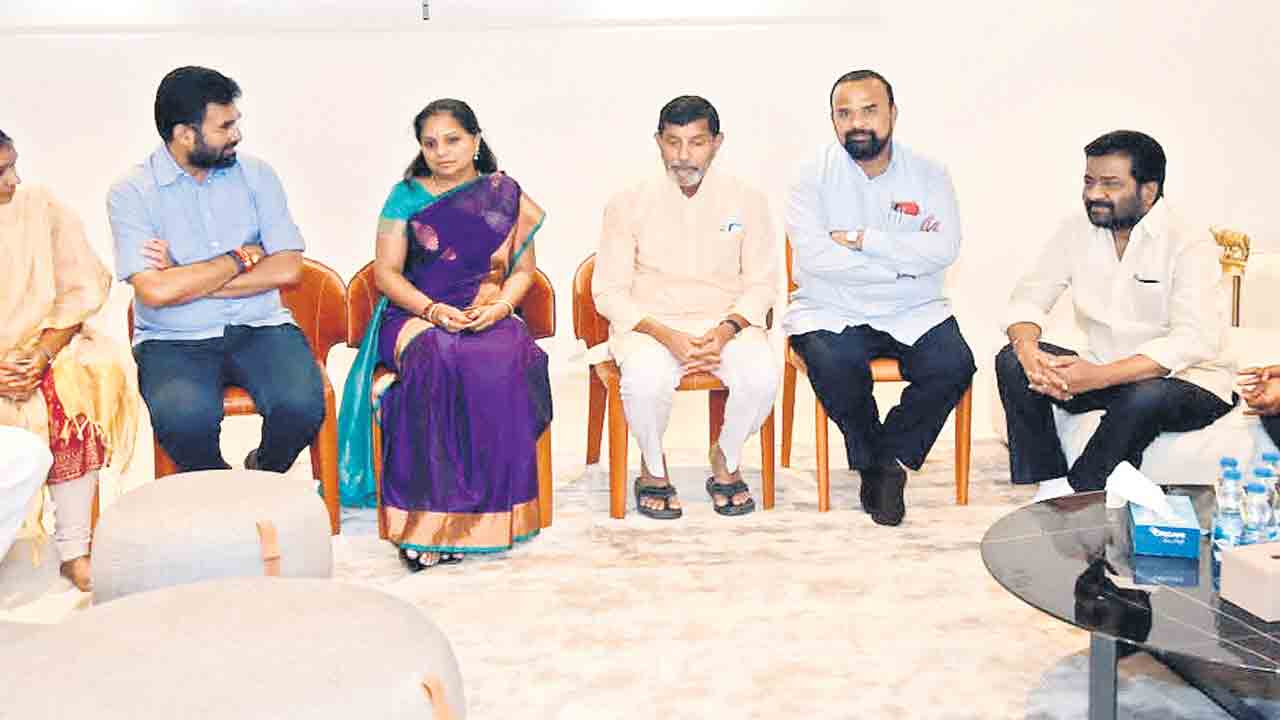 ఎమ్మెల్సీ కవితకు జిల్లా నేతల సంఘీభావం