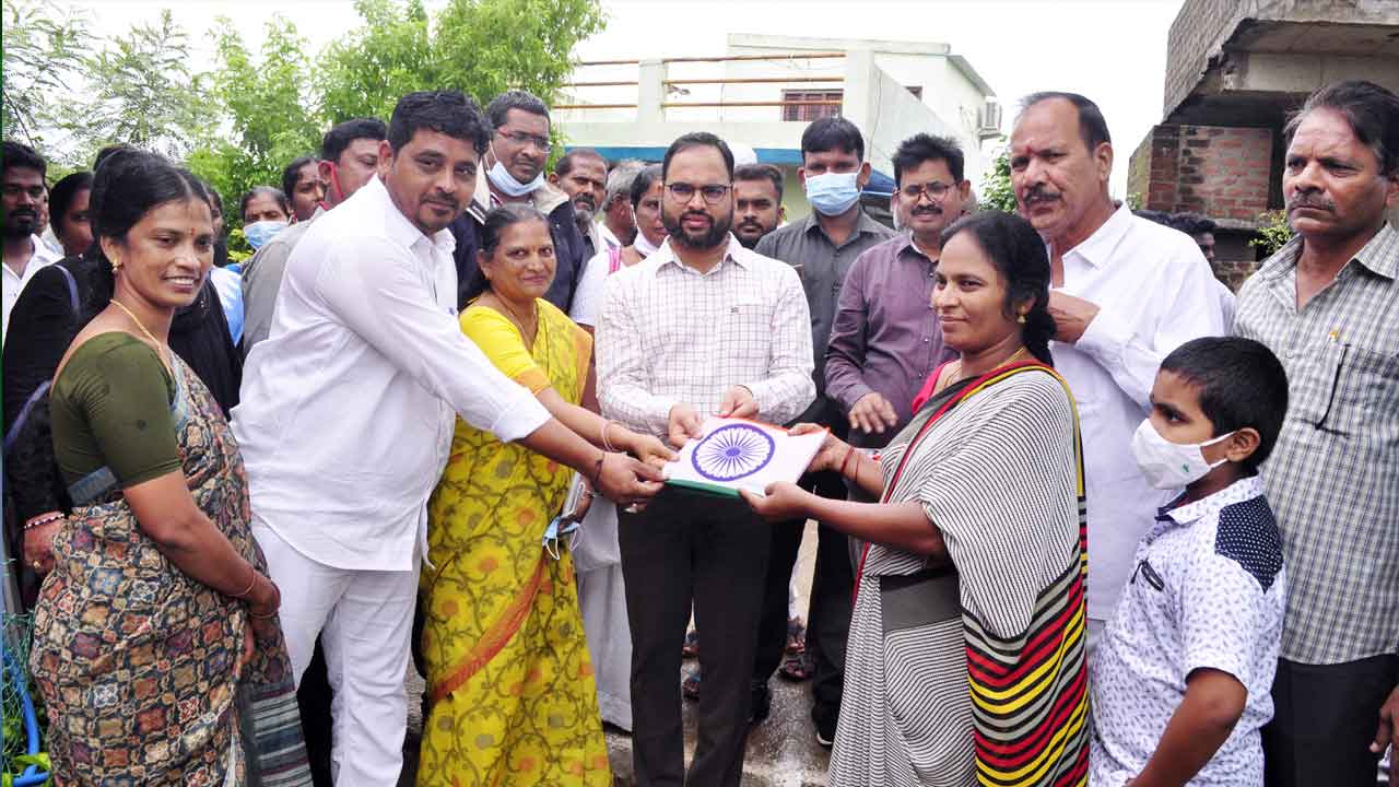 ఇంటింటా త్రివర్ణం