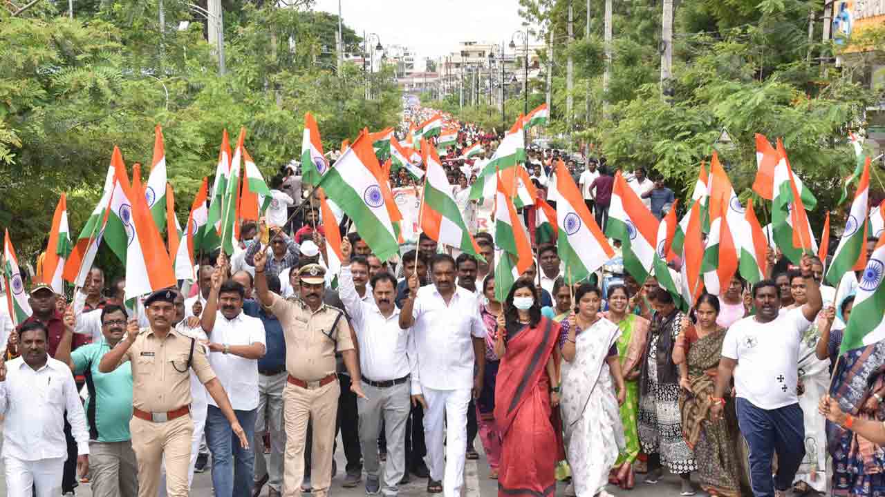 ఆరో రోజూ అంబరాన్నంటిన సంబురాలు