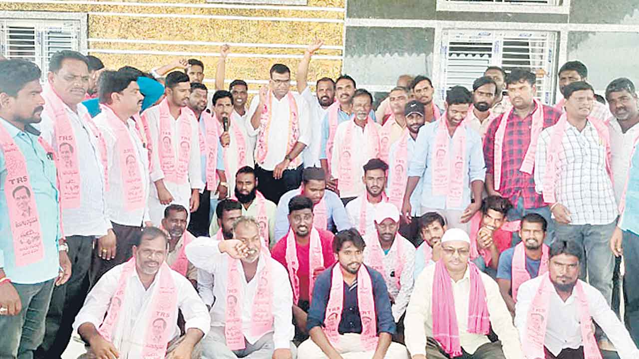 టీఆర్‌ఎస్‌లో చేరికల జోరు..
