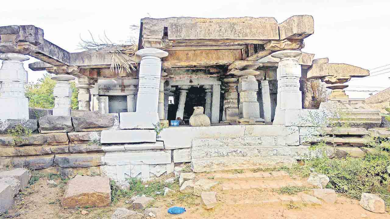 కొలనూర్‌ శివాలయ పునరుద్ధరణకు నిధులు