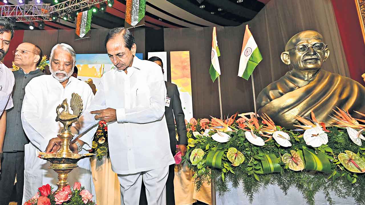 గాంధీయే స్ఫూర్తి