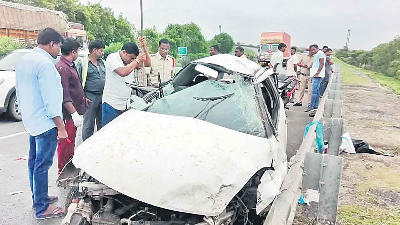 ఘోర రోడ్డు ప్రమాదం