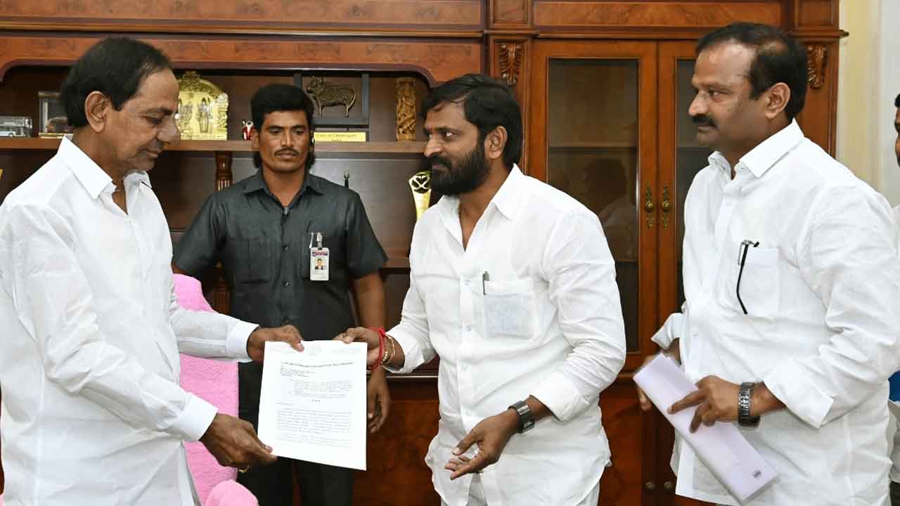 అధునాతన కోర్టు కోసం సీఎంకు మంత్రి వినతి