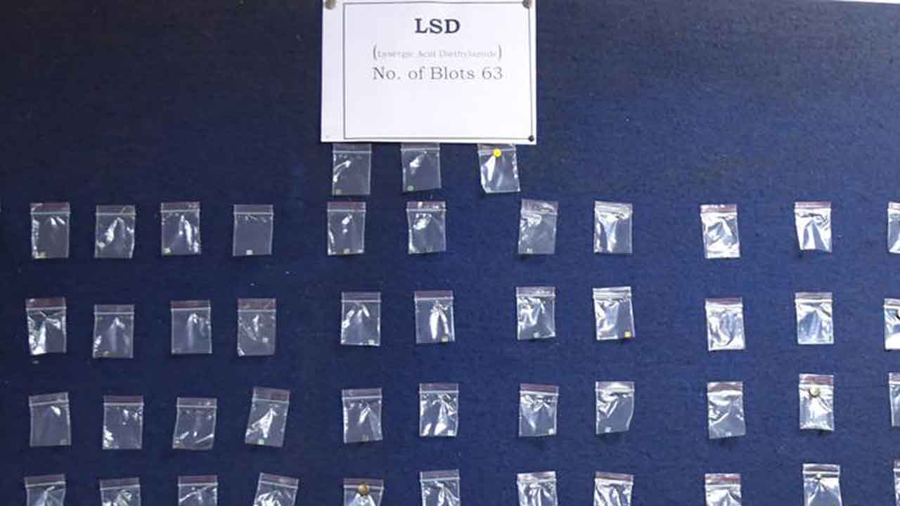 విశాఖలో డ్రగ్స్‌ కలకలం.. 50 ఎల్‌ఎస్డీ బ్లాట్స్‌ డ్రగ్స్‌ పట్టివేత