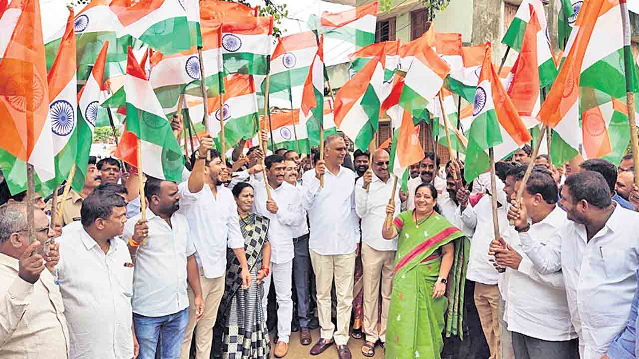 స్శాతంత్య్ర స్ఫూర్తి వెల్లివిరియాలి