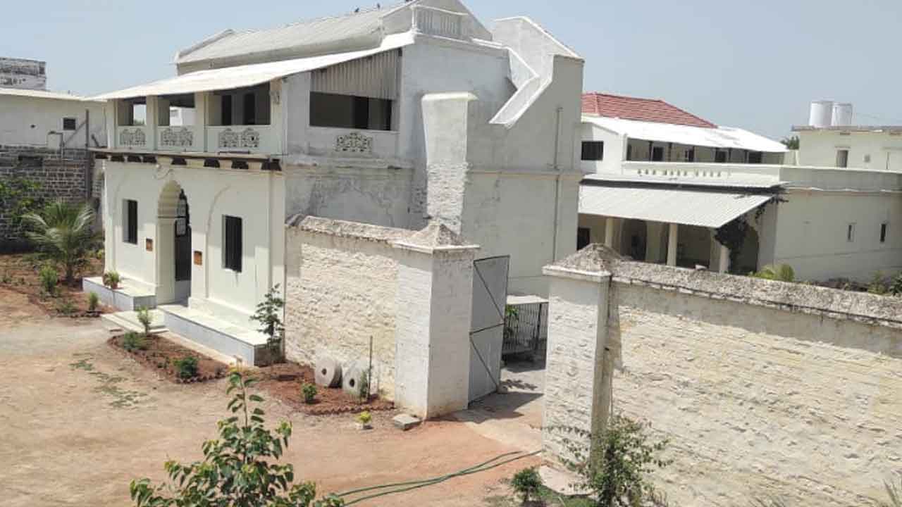 మువ్వన్నెల జెండా రూపకల్పన మన నడిగూడెం కోటలోనే..