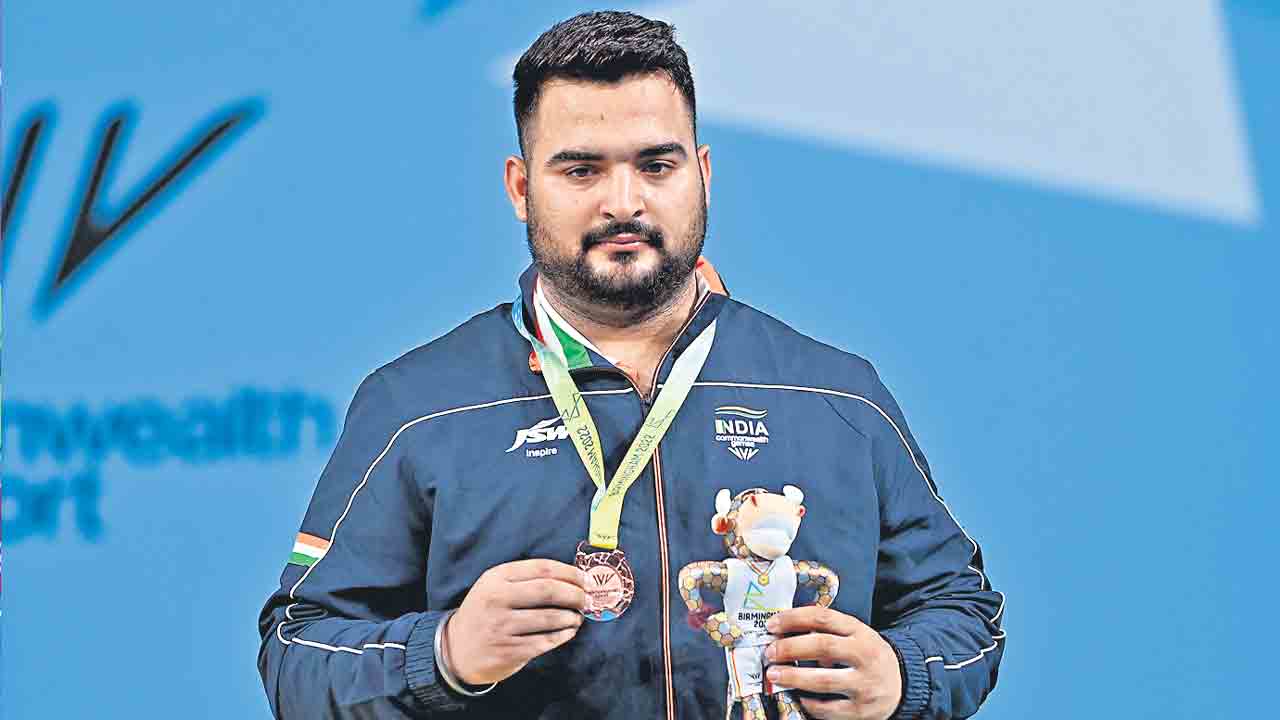 లవ్‌ప్రీత్‌ కాంస్య మెరుపులు