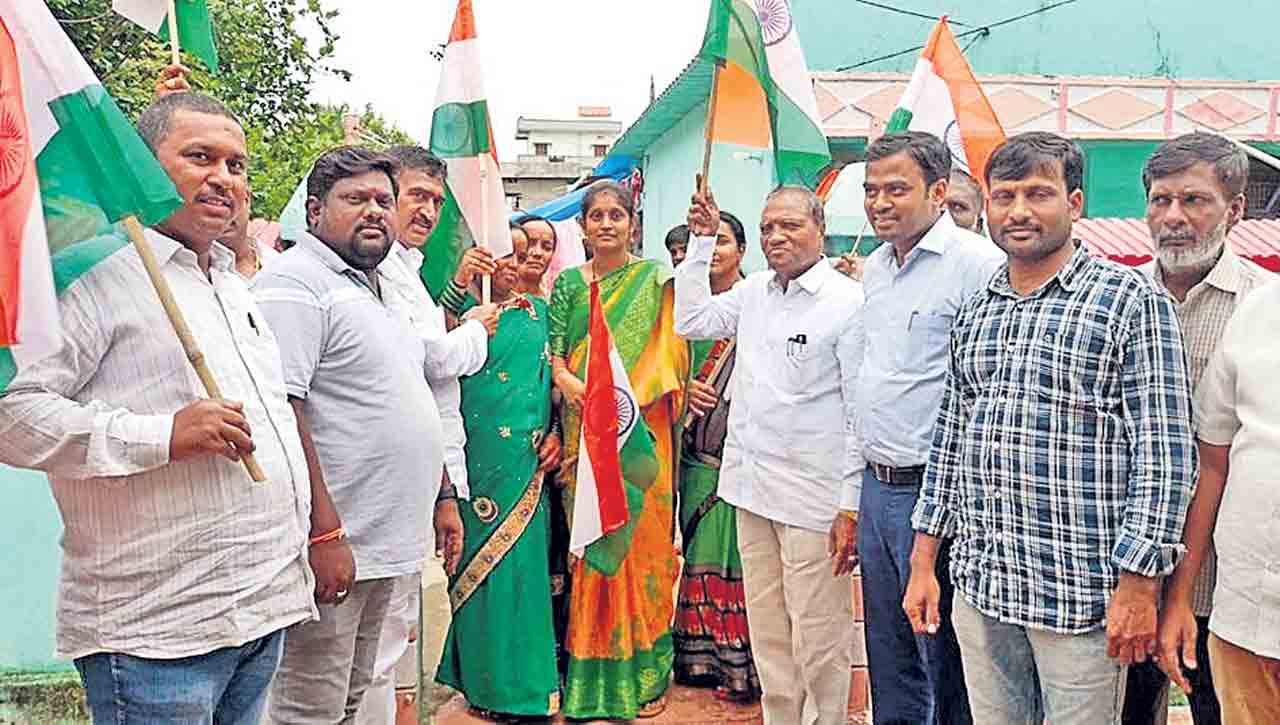 నలుదిశలా కీర్తిని చాటాలి