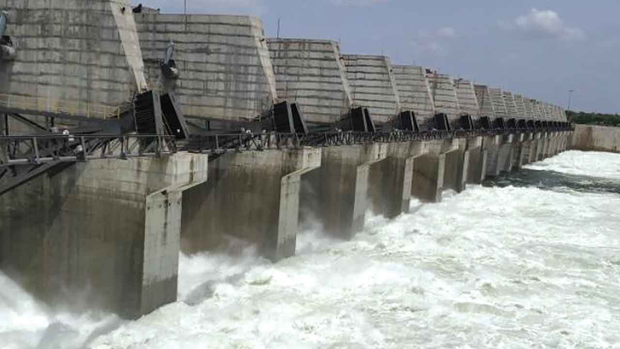 కొనసాగుతున్న కృష్ణమ్మ పరవళ్లు