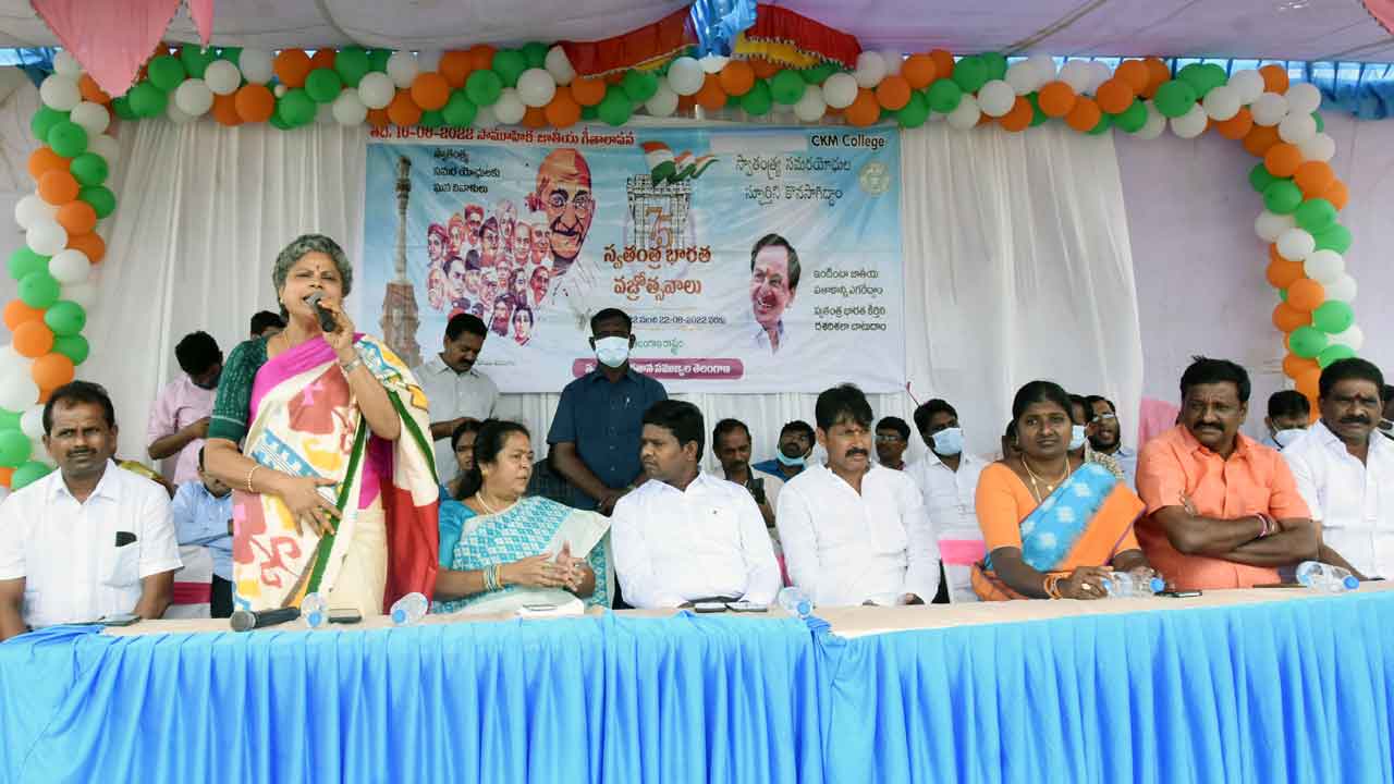 భావితరాల్లో దేశభక్తిని నింపాలి