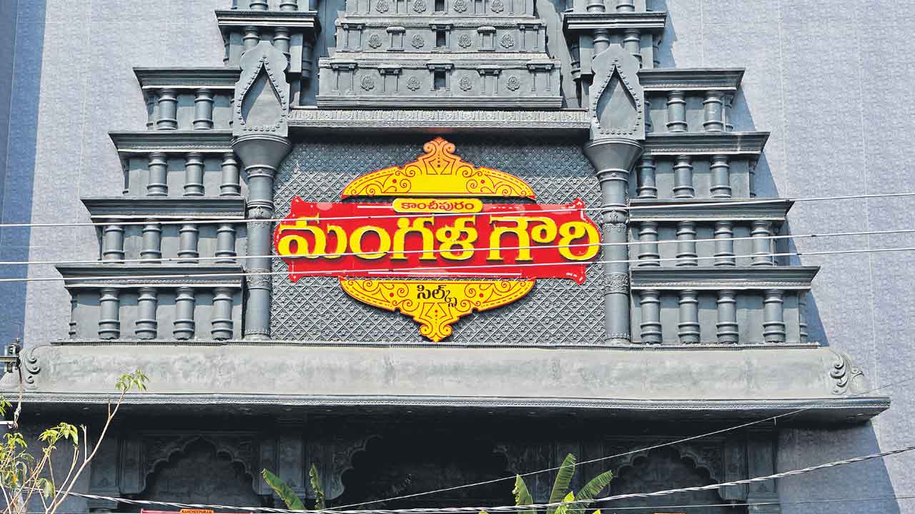 తయారీ ధరకే ‘కాంచీపురం’ చీరలు