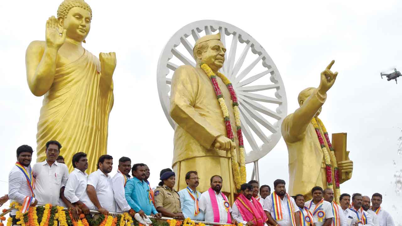 నల్లగొండలో అట్టహాసంగా జంక్షన్ల ప్రారంభం