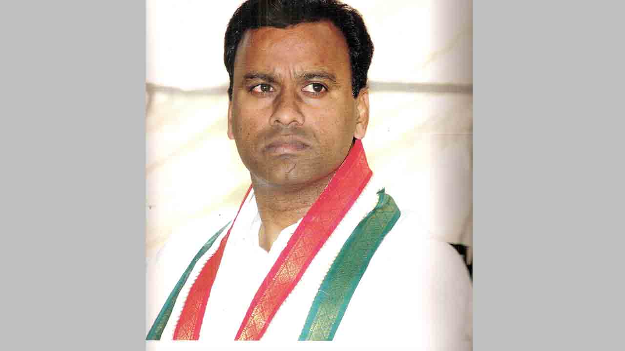 అన్నీ అబద్ధాలే..ఆత్మస్తుతి.. పరనింద