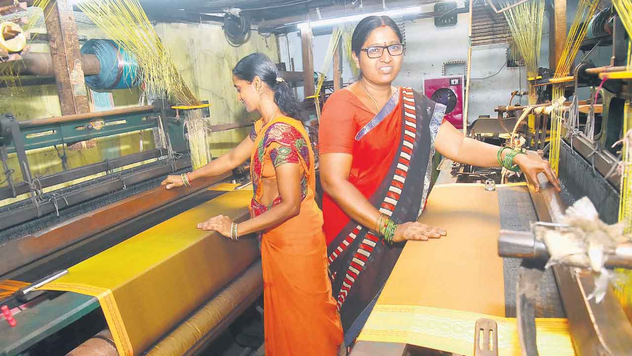 వడివడిగా పండుగలా…