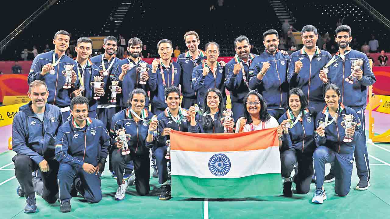 బ్యాడ్మింటన్‌లో రజతంతో సరి