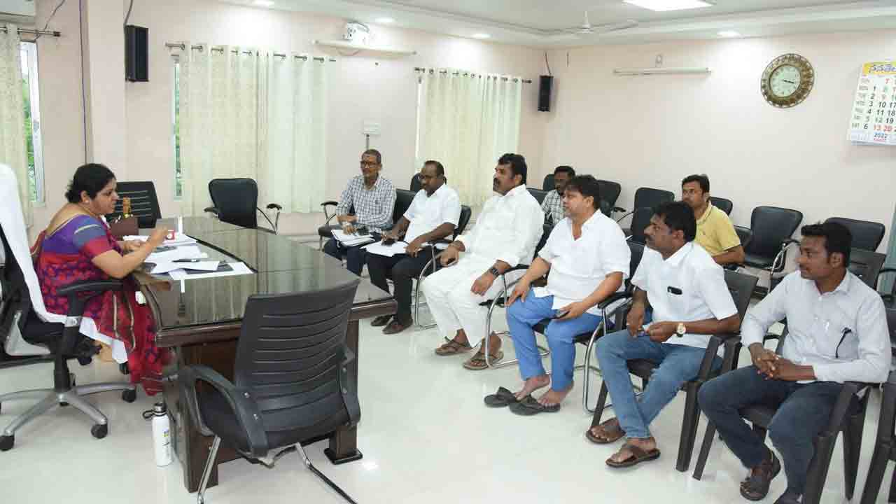 దేశ భక్తి చాటేలా వేడుకలు నిర్వహించాలి