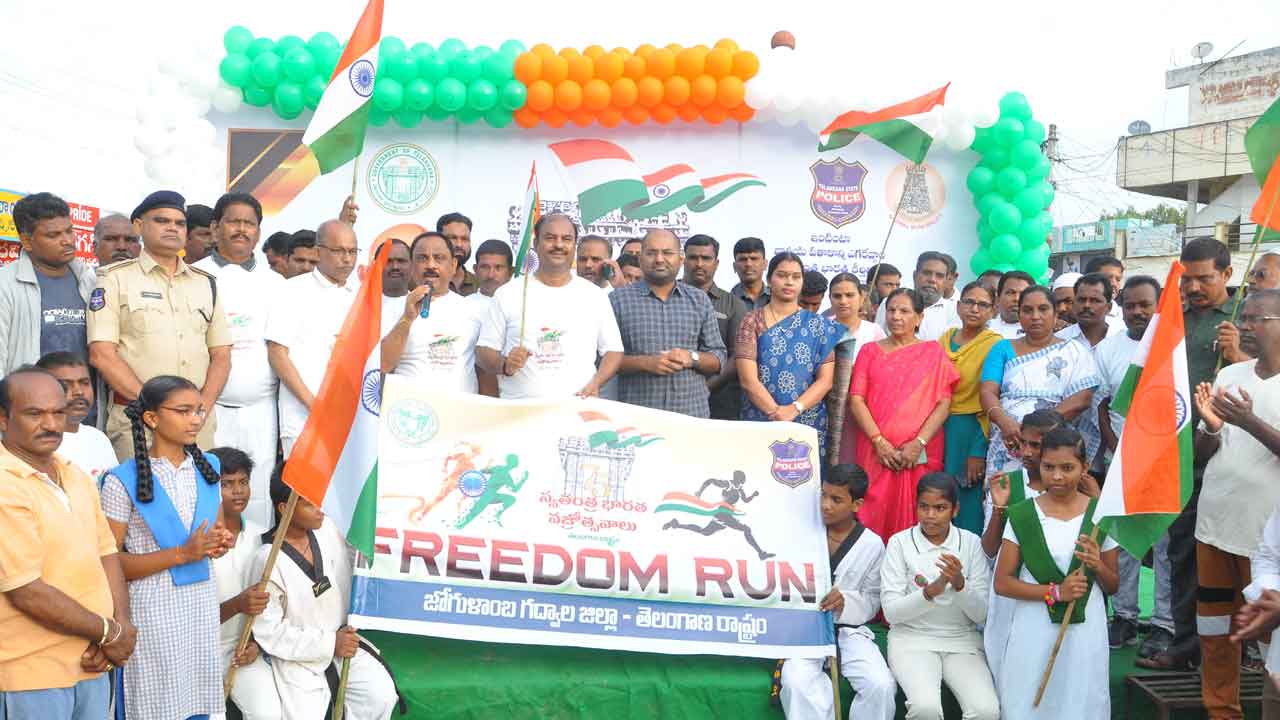 వజ్రోత్సవాలు చరిత్రలో నిలిచిపోవాలి