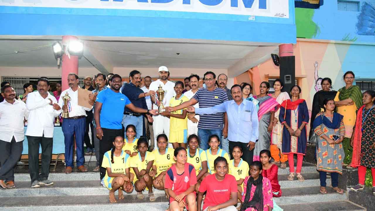 ఉల్లాసంగా.. ఉత్సాహంగా..