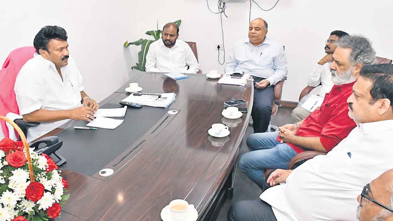 563 స్క్రీన్‌లపై గాంధీ చిత్ర ప్రదర్శన